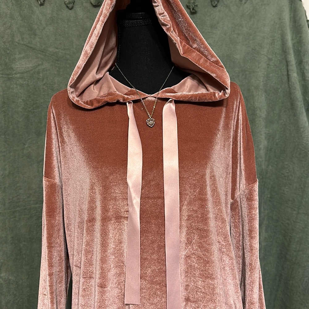 Dusty Rose 🌹/ rose gold sweatshirt NWOT